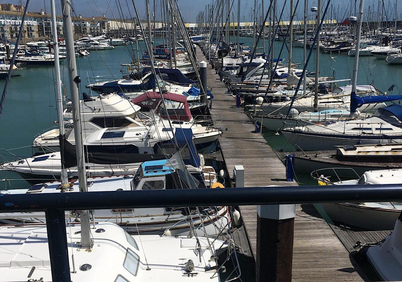 Marina Floating Apartment Brighton